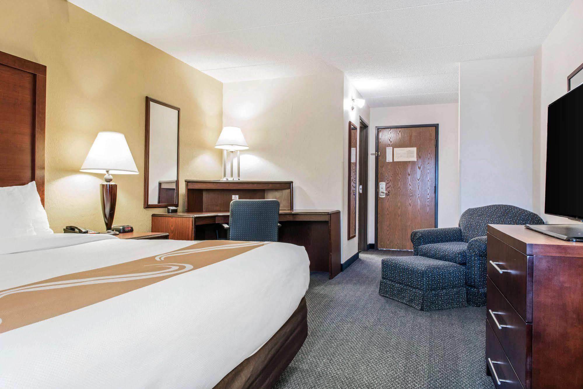 Quality Inn & Suites Zanesville Exterior foto
